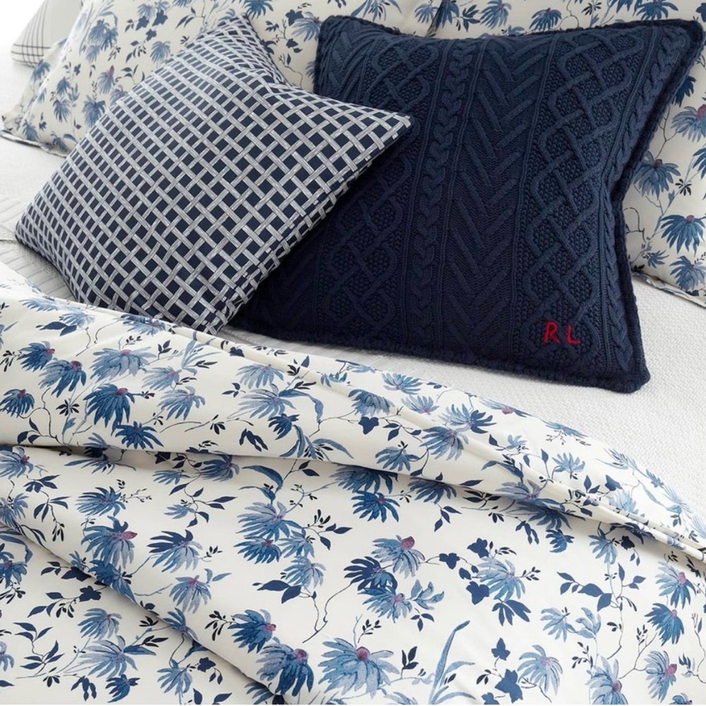 Like New $355 Ralph Lauren Adelaide Comforter!  Queen White Blue Pink Floral